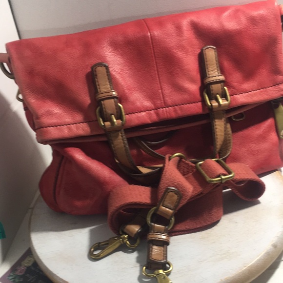 Vintage red leather Fossil Explorer shoulder overnight tote purse - Picture 9 of 10